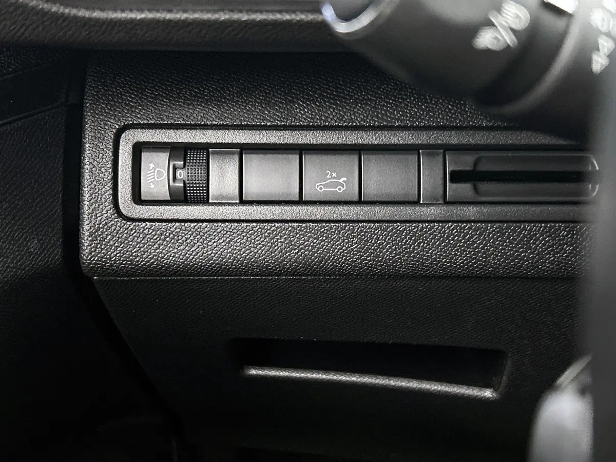 1.2 130pk Allure | Trekhaak | Elektrische Achterklep | Navigatie | Climate Control | Cruise Control | Achteruitrijcamera | 19"LMV | Apple Carplay/Android Auto |