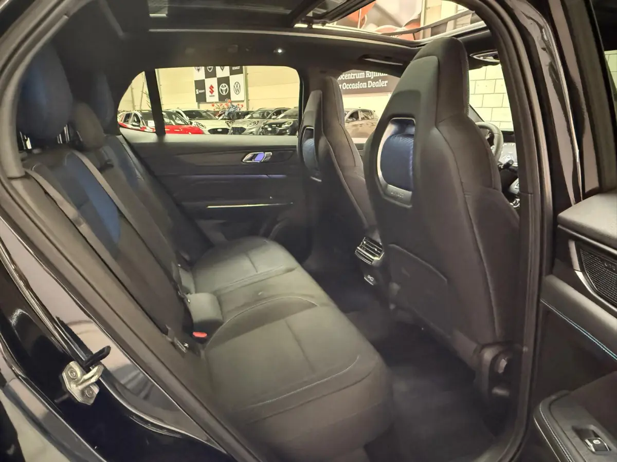 1.5 PHEV 261 PK Zwarte Hemel, Pano, Navi, Camera