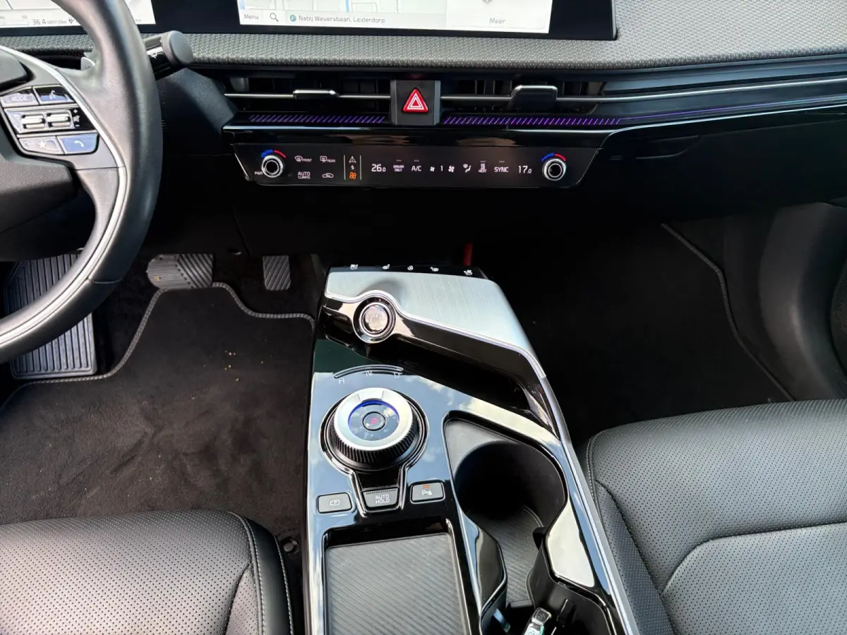 Plus AWD 77.4 kWh | 100% SOH | Camera | Adaptieve Cruise Control | Elektrische achterklep | Stoelverwarming + ventilatie | Apple Carplay/Android Auto | Lichtmetalen Velgen |