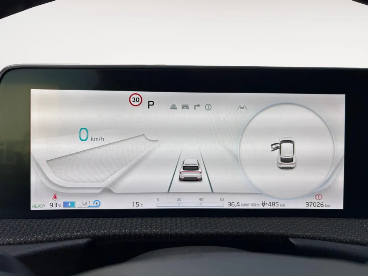Plus AWD 77.4 kWh | 100% SOH | Camera | Adaptieve Cruise Control | Elektrische achterklep | Stoelverwarming + ventilatie | Apple Carplay/Android Auto | Lichtmetalen Velgen |