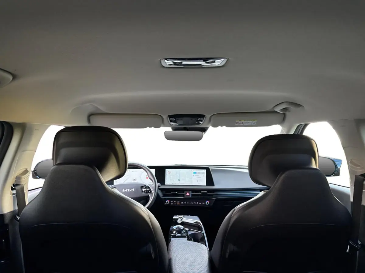 Plus AWD 77.4 kWh | 100% SOH | Camera | Adaptieve Cruise Control | Elektrische achterklep | Stoelverwarming + ventilatie | Apple Carplay/Android Auto | Lichtmetalen Velgen |