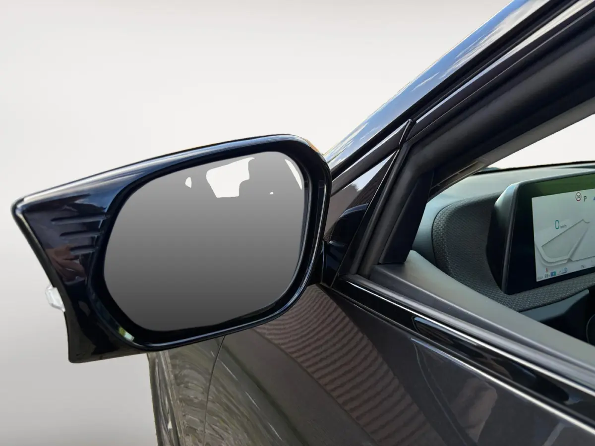 Plus AWD 77.4 kWh | 100% SOH | Camera | Adaptieve Cruise Control | Elektrische achterklep | Stoelverwarming + ventilatie | Apple Carplay/Android Auto | Lichtmetalen Velgen |