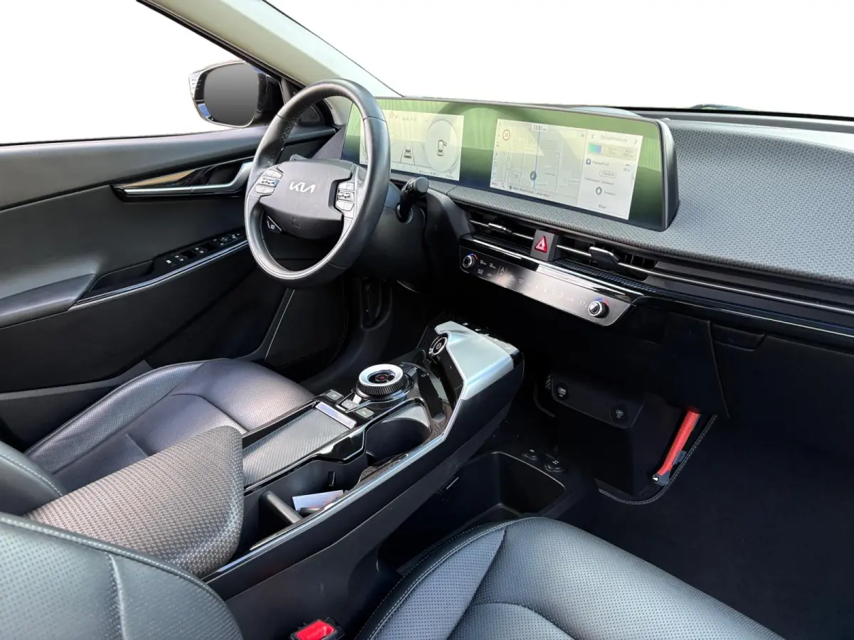 Plus AWD 77.4 kWh | 100% SOH | Camera | Adaptieve Cruise Control | Elektrische achterklep | Stoelverwarming + ventilatie | Apple Carplay/Android Auto | Lichtmetalen Velgen |