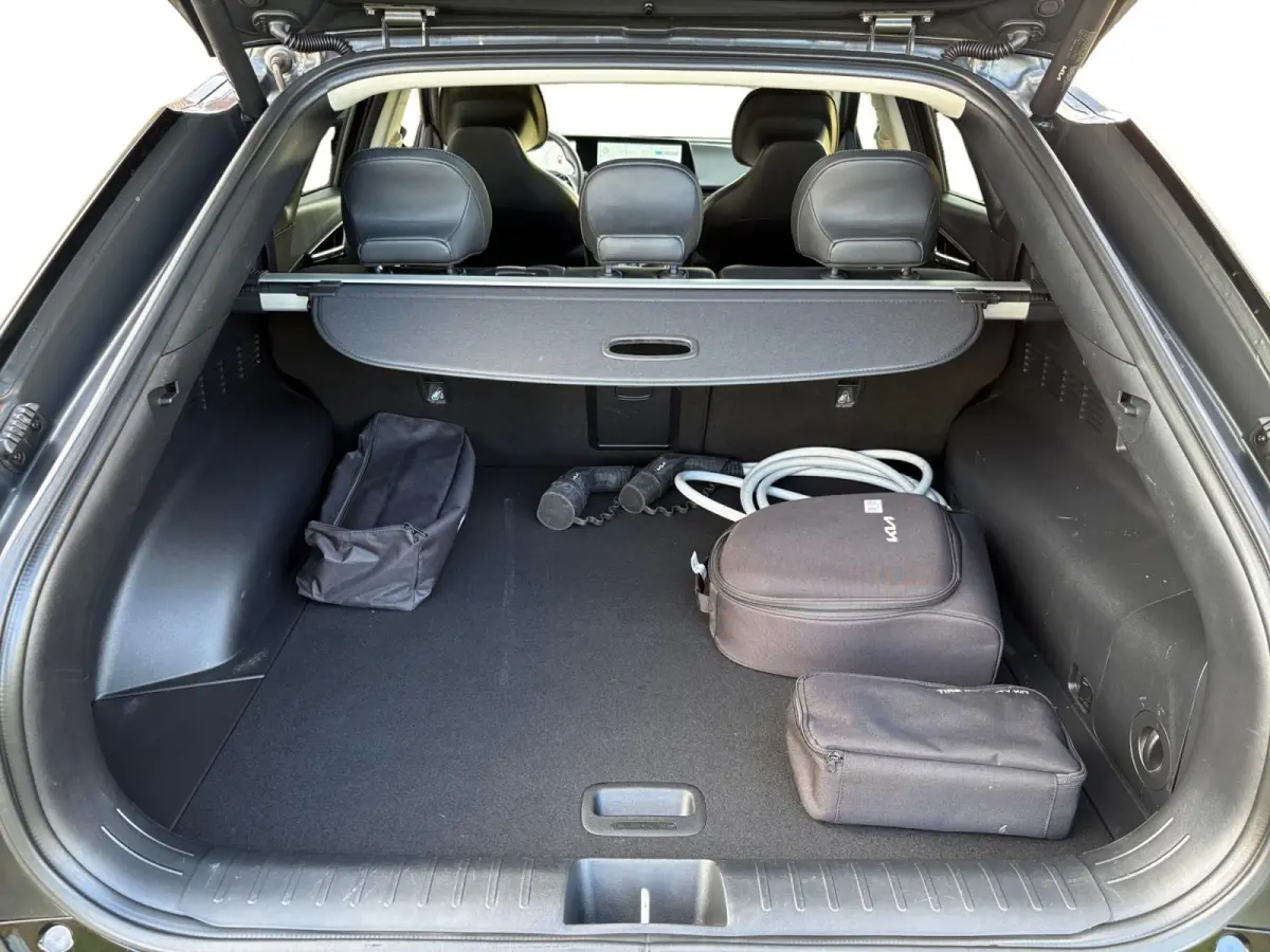 Plus AWD 77.4 kWh | 100% SOH | Camera | Adaptieve Cruise Control | Elektrische achterklep | Stoelverwarming + ventilatie | Apple Carplay/Android Auto | Lichtmetalen Velgen |