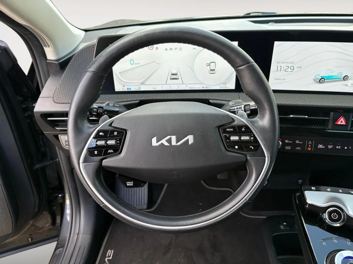 Plus AWD 77.4 kWh | 100% SOH | Camera | Adaptieve Cruise Control | Elektrische achterklep | Stoelverwarming + ventilatie | Apple Carplay/Android Auto | Lichtmetalen Velgen |