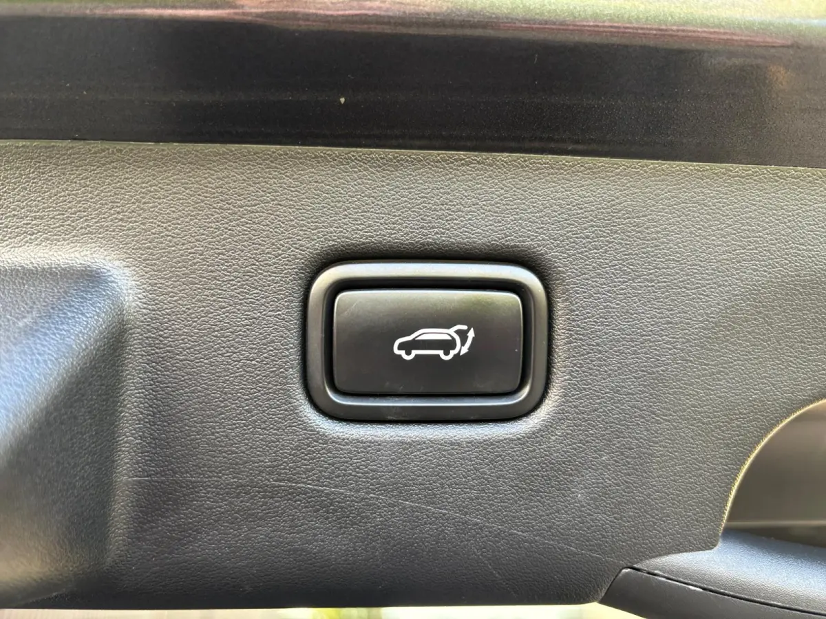 Plus AWD 77.4 kWh | 100% SOH | Camera | Adaptieve Cruise Control | Elektrische achterklep | Stoelverwarming + ventilatie | Apple Carplay/Android Auto | Lichtmetalen Velgen |