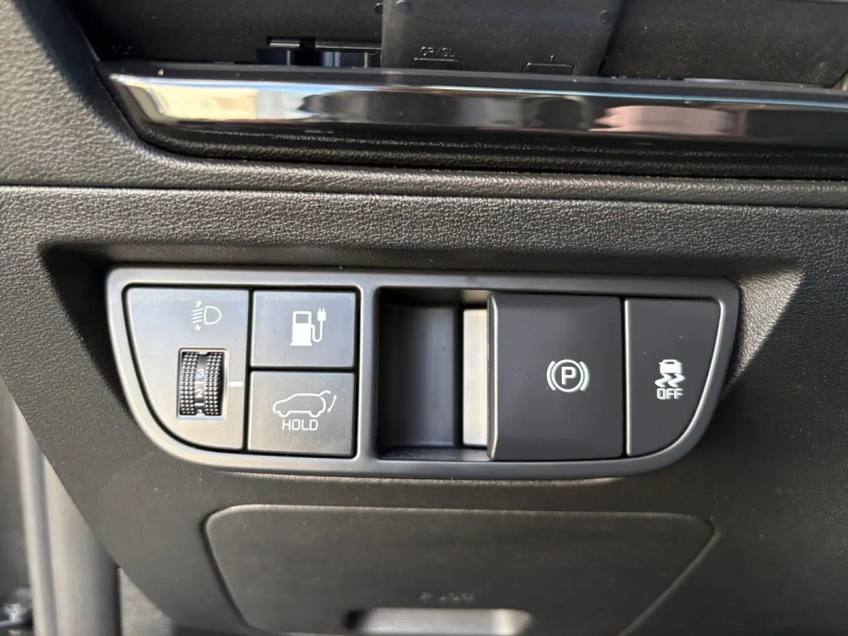 Plus AWD 77.4 kWh | 100% SOH | Camera | Adaptieve Cruise Control | Elektrische achterklep | Stoelverwarming + ventilatie | Apple Carplay/Android Auto | Lichtmetalen Velgen |