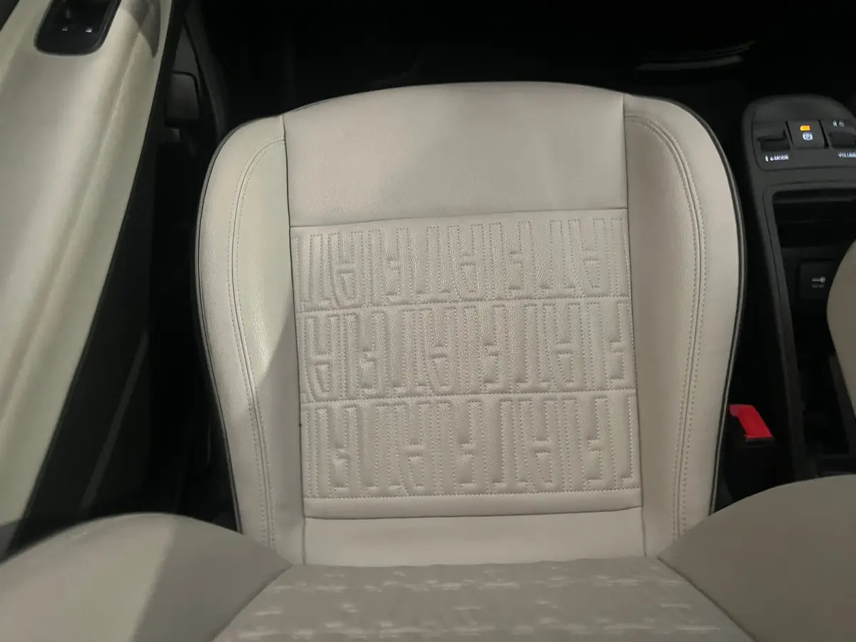 La Prima 42 kWh 3+1 Panorama Dak | Adaptieve Cruise | Parkeersensoren Voor + Achter | Camera | 17" Lichtmetaal | Achteruitrijcamera | Airco (automatisch) | Apple Carplay/Android Auto|telefoo
