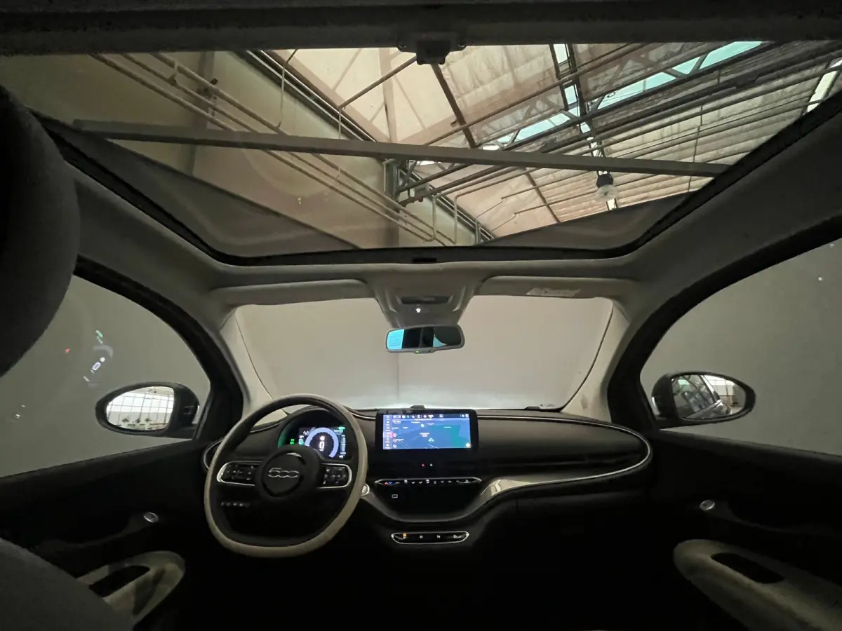La Prima 42 kWh 3+1 Panorama Dak | Adaptieve Cruise | Parkeersensoren Voor + Achter | Camera | 17" Lichtmetaal | Achteruitrijcamera | Airco (automatisch) | Apple Carplay/Android Auto|telefoo