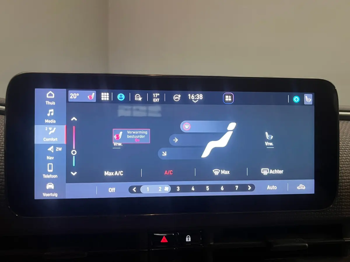 La Prima 42 kWh 3+1 Panorama Dak | Adaptieve Cruise | Parkeersensoren Voor + Achter | Camera | 17" Lichtmetaal | Achteruitrijcamera | Airco (automatisch) | Apple Carplay/Android Auto|telefoo