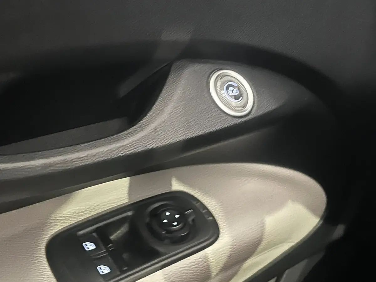 La Prima 42 kWh 3+1 Panorama Dak | Adaptieve Cruise | Parkeersensoren Voor + Achter | Camera | 17" Lichtmetaal | Achteruitrijcamera | Airco (automatisch) | Apple Carplay/Android Auto|telefoo