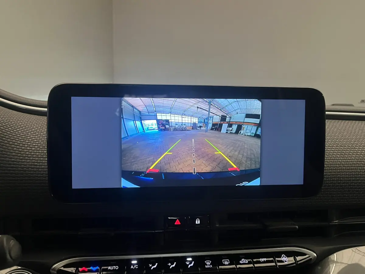 La Prima 42 kWh 3+1 Panorama Dak | Adaptieve Cruise | Parkeersensoren Voor + Achter | Camera | 17" Lichtmetaal | Achteruitrijcamera | Airco (automatisch) | Apple Carplay/Android Auto|telefoo