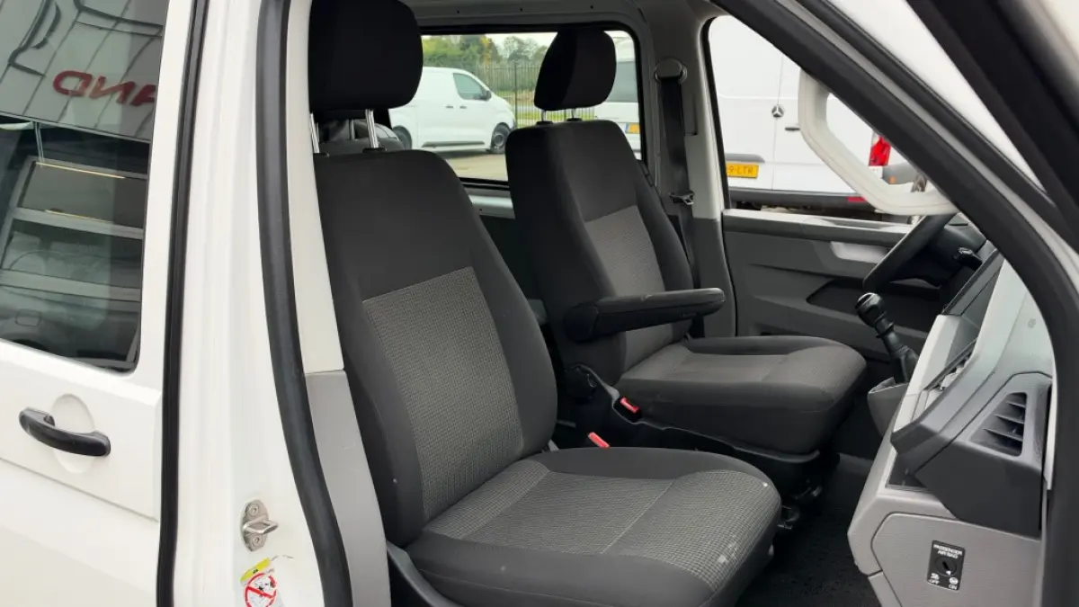 2.0 TDI 81KW 110PK L2H1 DC DUBBELE CABINE EURO 6 AIRCO/ NAVIGATIE/ CRUISE CONTROL/ 100% DEALERONDERHOUDEN