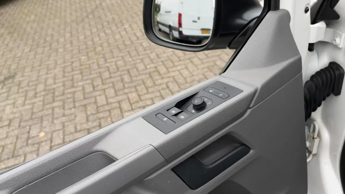 2.0 TDI 81KW 110PK L2H1 DC DUBBELE CABINE EURO 6 AIRCO/ NAVIGATIE/ CRUISE CONTROL/ 100% DEALERONDERHOUDEN