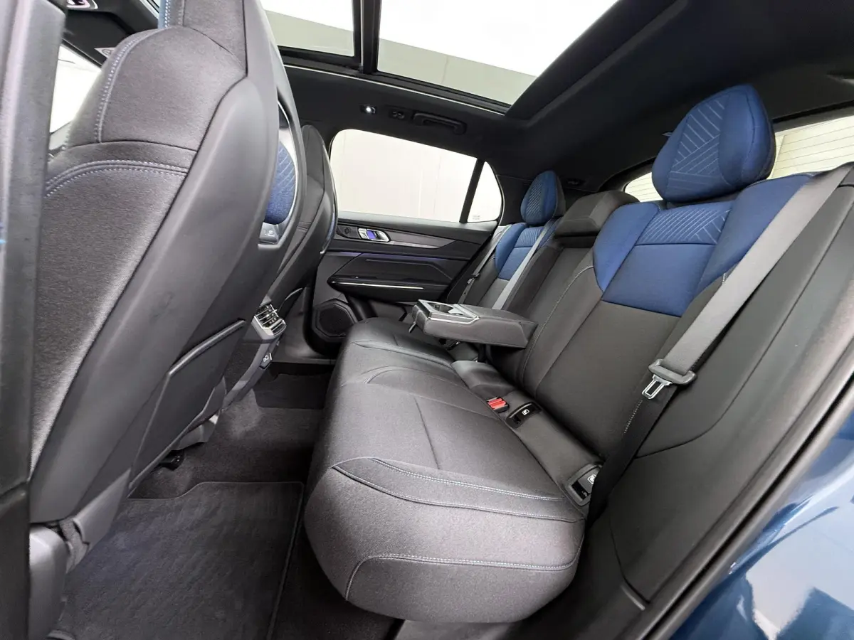 1.5 263pk Plugin Hybrid Automaat | Navigatie | Camera | Elektrisch verstelbare bestuurdersstoel | Panorama dak | Lichtmetalen velgen | Elektrische achterklep | Cruise control