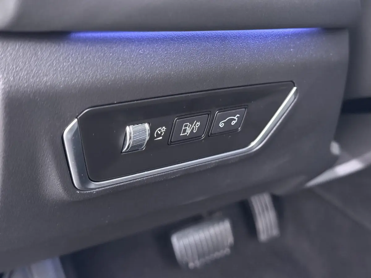 1.5 263pk Plugin Hybrid Automaat | Navigatie | Camera | Elektrisch verstelbare bestuurdersstoel | Panorama dak | Lichtmetalen velgen | Elektrische achterklep | Cruise control