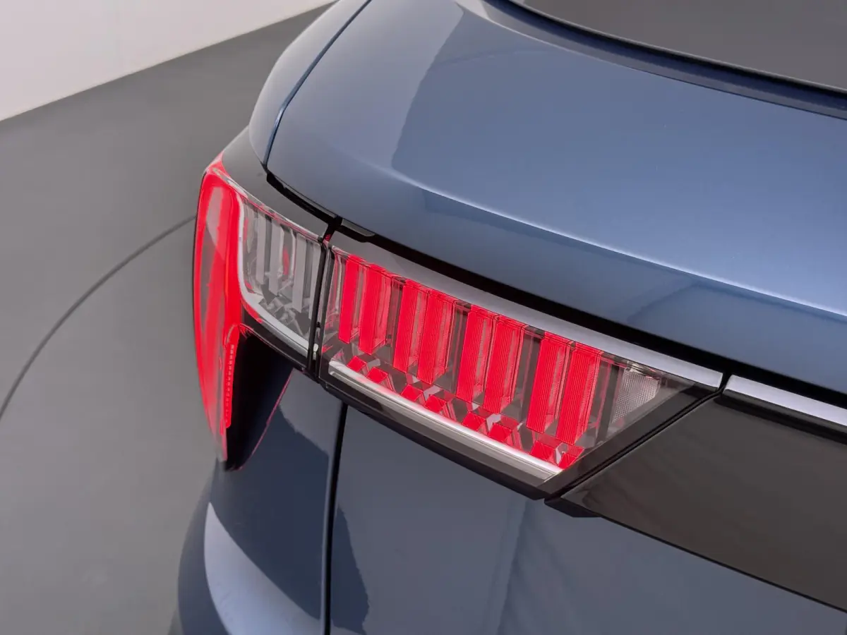 1.5 263pk Plugin Hybrid Automaat | Navigatie | Camera | Elektrisch verstelbare bestuurdersstoel | Panorama dak | Lichtmetalen velgen | Elektrische achterklep | Cruise control