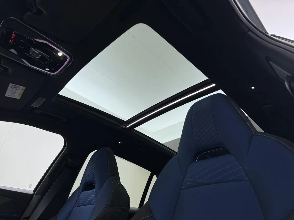 1.5 263pk Plugin Hybrid Automaat | Navigatie | Camera | Elektrisch verstelbare bestuurdersstoel | Panorama dak | Lichtmetalen velgen | Elektrische achterklep | Cruise control