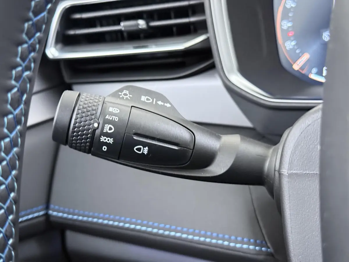 1.5 263pk Plugin Hybrid Automaat | Navigatie | Camera | Elektrisch verstelbare bestuurdersstoel | Panorama dak | Lichtmetalen velgen | Elektrische achterklep | Cruise control
