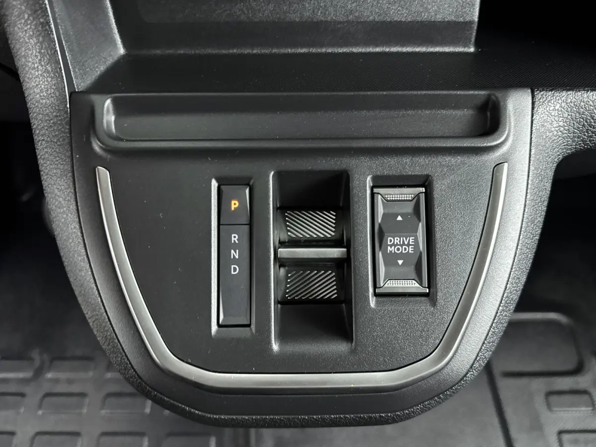 Gesloten bestel XL Elektrisch 100kW - 75kWh | Houten afwerking laadruimte | Verwarmde voorstoelen | Camera | Parkeersensoren | Dodehoeksensoren | Apple Carplay/Android Auto | Elektrisch inkl