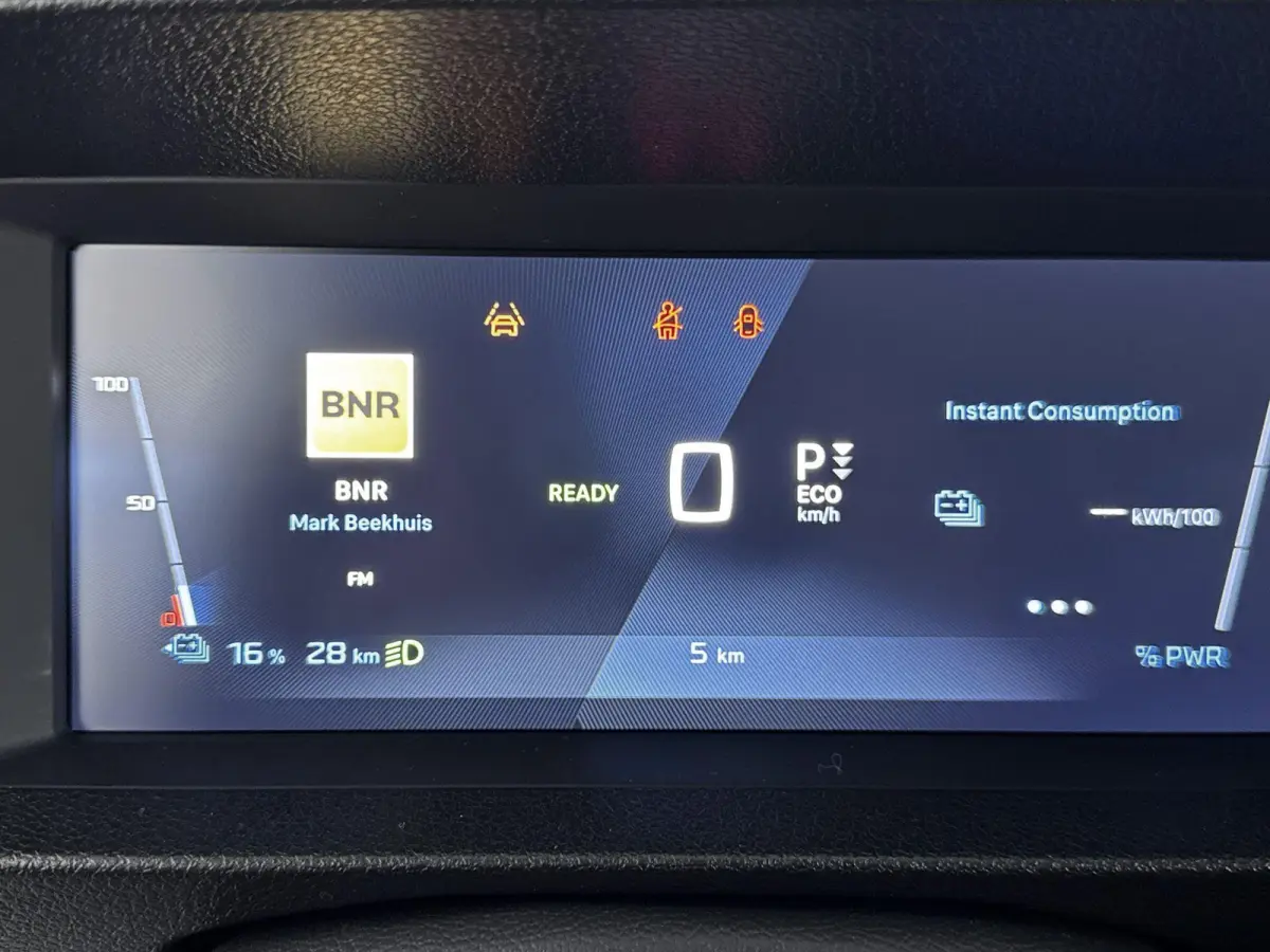 Gesloten bestel XL Elektrisch 100kW - 75kWh | Houten afwerking laadruimte | Verwarmde voorstoelen | Camera | Parkeersensoren | Dodehoeksensoren | Apple Carplay/Android Auto | Elektrisch inkl