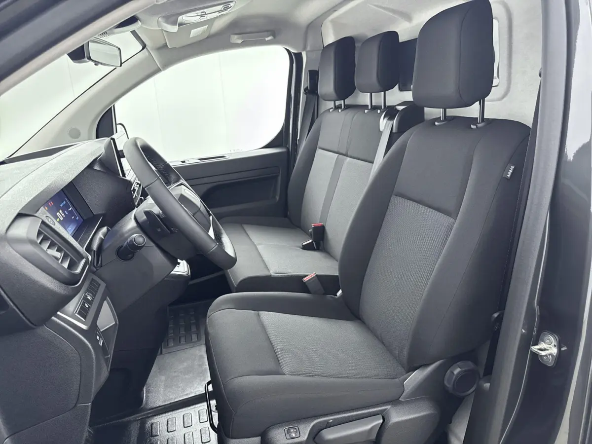 Gesloten bestel XL Elektrisch 100kW - 75kWh | Houten afwerking laadruimte | Verwarmde voorstoelen | Camera | Parkeersensoren | Dodehoeksensoren | Apple Carplay/Android Auto | Elektrisch inkl