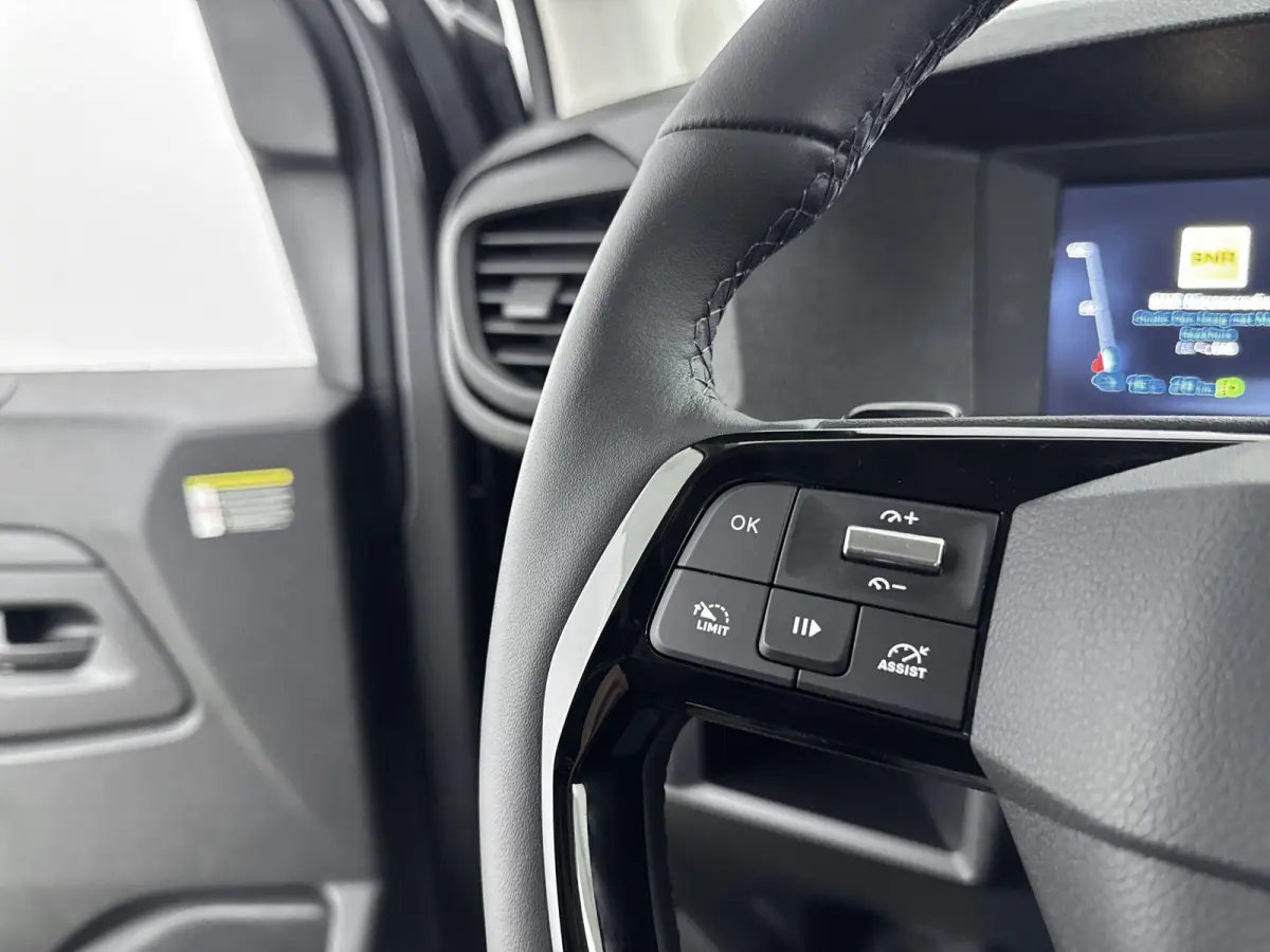 Gesloten bestel XL Elektrisch 100kW - 75kWh | Houten afwerking laadruimte | Verwarmde voorstoelen | Camera | Parkeersensoren | Dodehoeksensoren | Apple Carplay/Android Auto | Elektrisch inkl