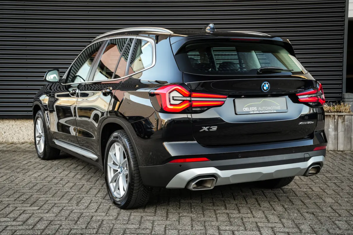 XDrive30e Business Edition Plus | Clima | Cruise | Metalic | 360 camera | Leder | Mooi! |