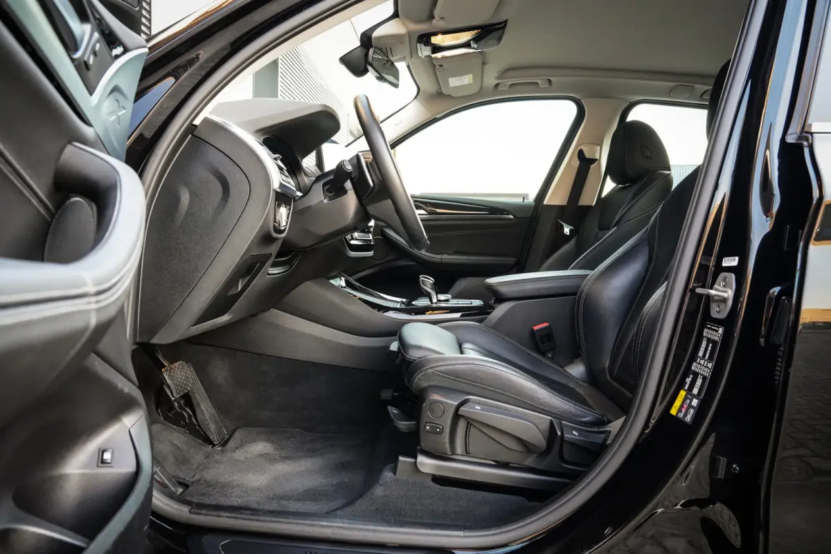 XDrive30e Business Edition Plus | Clima | Cruise | Metalic | 360 camera | Leder | Mooi! |