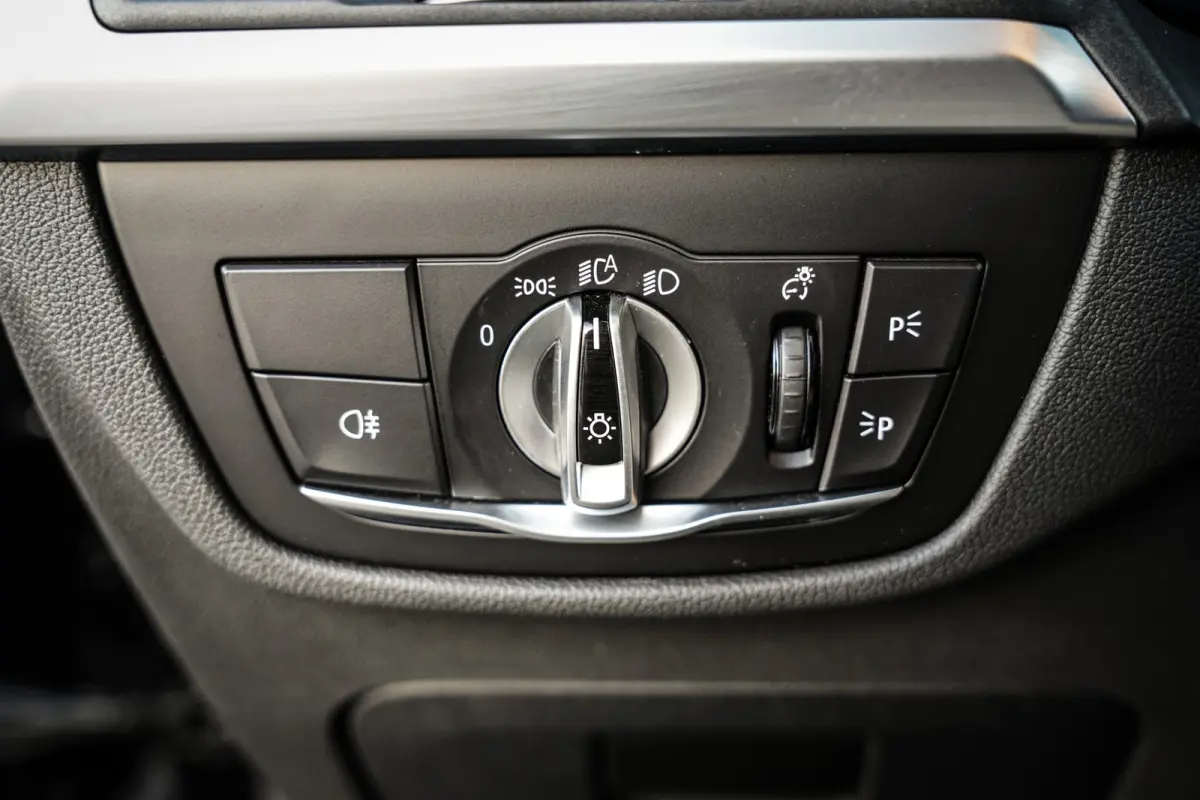XDrive30e Business Edition Plus | Clima | Cruise | Metalic | 360 camera | Leder | Mooi! |