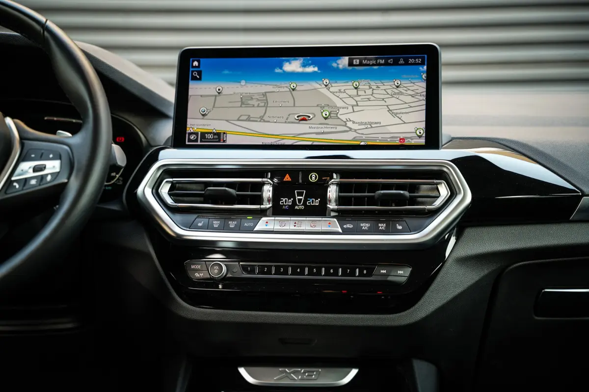 XDrive30e Business Edition Plus | Clima | Cruise | Metalic | 360 camera | Leder | Mooi! |