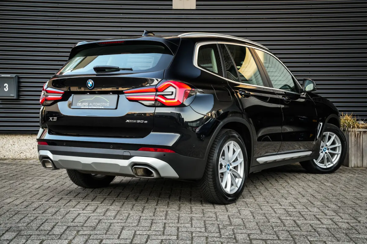 XDrive30e Business Edition Plus | Clima | Cruise | Metalic | 360 camera | Leder | Mooi! |