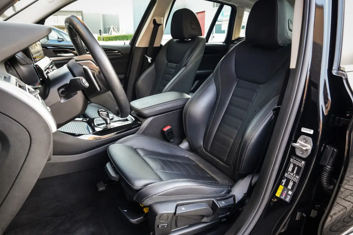 XDrive30e Business Edition Plus | Clima | Cruise | Metalic | 360 camera | Leder | Mooi! |