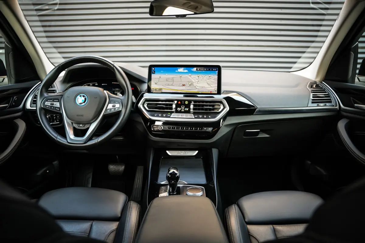 XDrive30e Business Edition Plus | Clima | Cruise | Metalic | 360 camera | Leder | Mooi! |