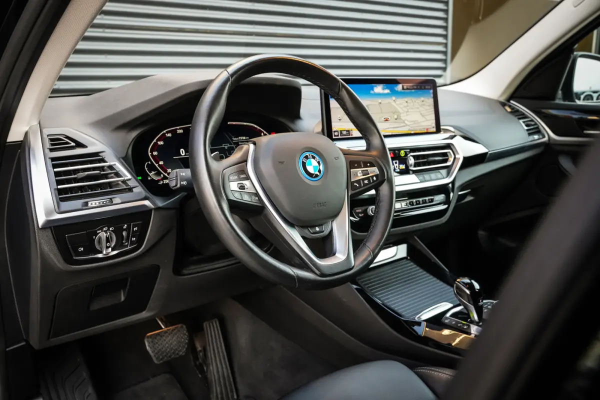 XDrive30e Business Edition Plus | Clima | Cruise | Metalic | 360 camera | Leder | Mooi! |
