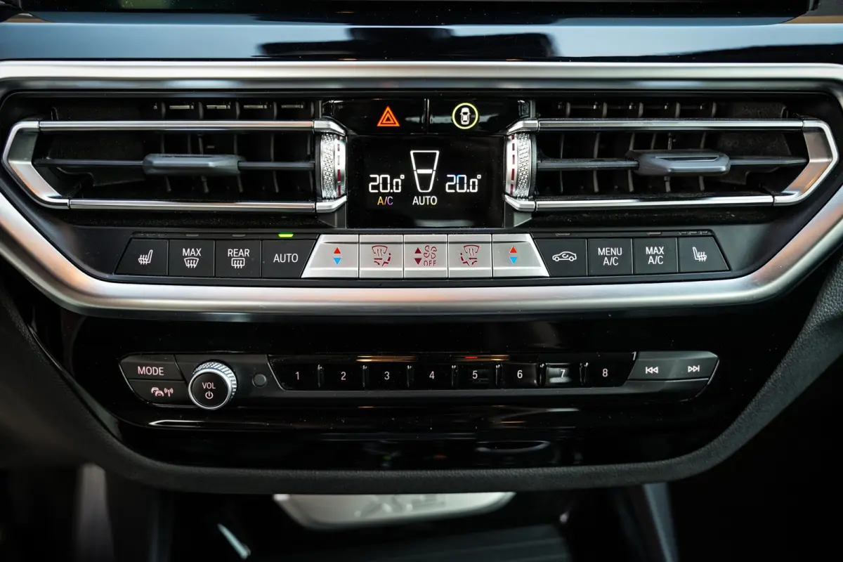 XDrive30e Business Edition Plus | Clima | Cruise | Metalic | 360 camera | Leder | Mooi! |