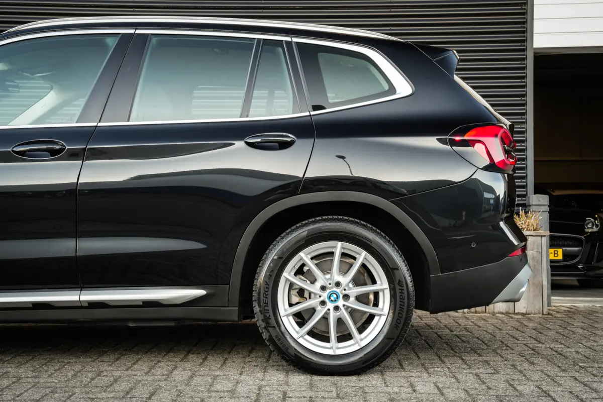 XDrive30e Business Edition Plus | Clima | Cruise | Metalic | 360 camera | Leder | Mooi! |