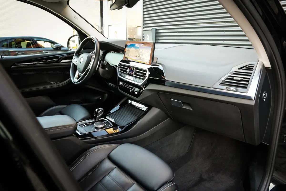 XDrive30e Business Edition Plus | Clima | Cruise | Metalic | 360 camera | Leder | Mooi! |