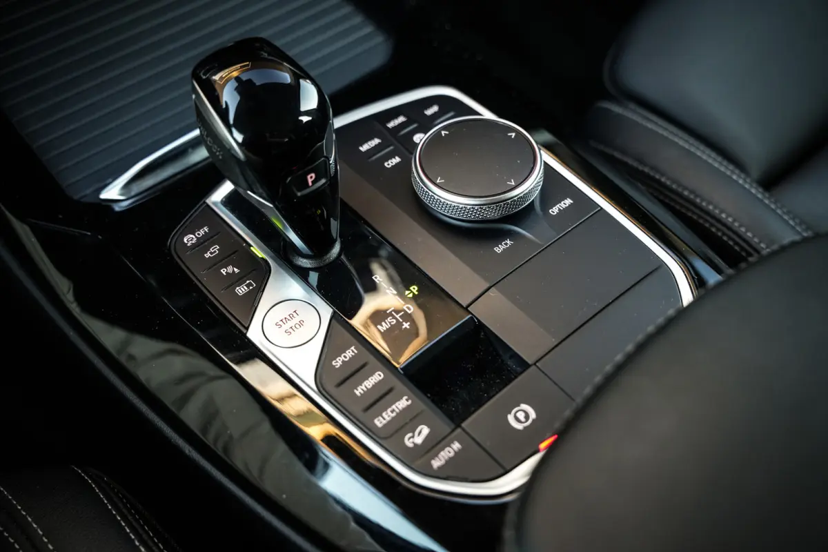 XDrive30e Business Edition Plus | Clima | Cruise | Metalic | 360 camera | Leder | Mooi! |