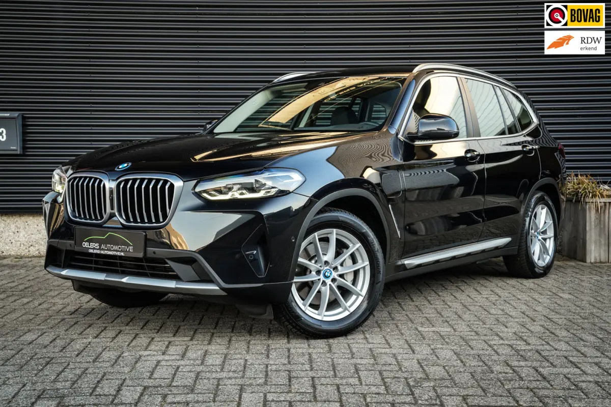 XDrive30e Business Edition Plus | Clima | Cruise | Metalic | 360 camera | Leder | Mooi! |