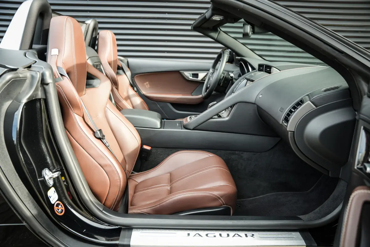 3.0 V6 | 100% JAGUAR SERVICE FILE | SPORTSTOELEN | CLIMA | LEDER | NAVI | CAMERA |
