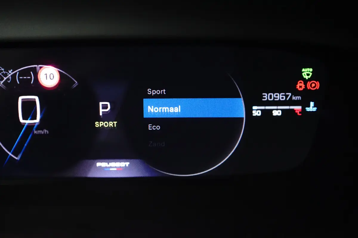 1.2 Hybrid 145 GT Rondomzicht Camera | Navigatie | Carplay | Leder/Stof | Adaptieve Cruise | Digitaal Dashboard | Climate | 360 camera | Achteruitrijcamera | Adaptieve Cruise Control
