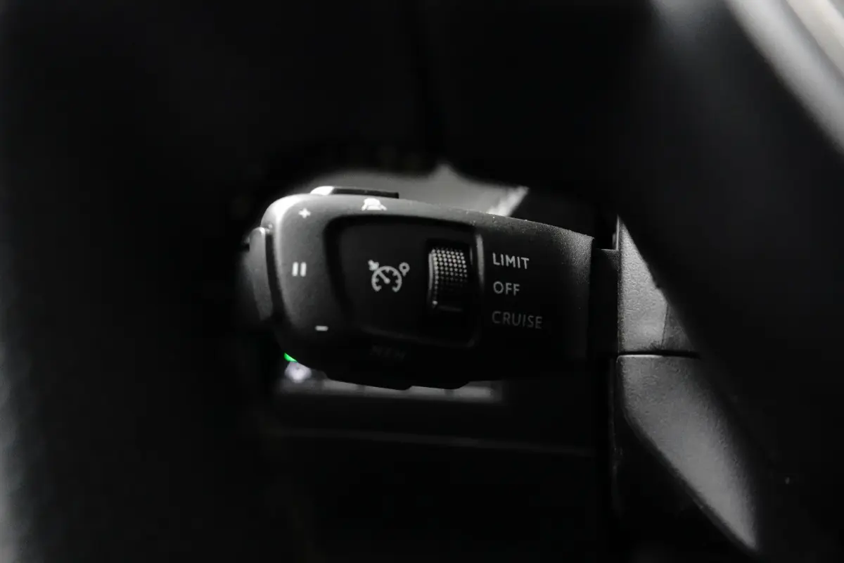 1.2 Hybrid 145 GT Rondomzicht Camera | Navigatie | Carplay | Leder/Stof | Adaptieve Cruise | Digitaal Dashboard | Climate | 360 camera | Achteruitrijcamera | Adaptieve Cruise Control