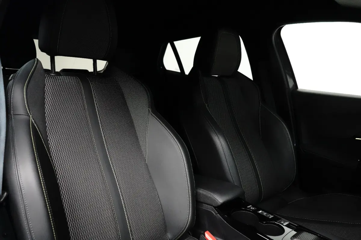 1.2 Hybrid 145 GT Rondomzicht Camera | Navigatie | Carplay | Leder/Stof | Adaptieve Cruise | Digitaal Dashboard | Climate | 360 camera | Achteruitrijcamera | Adaptieve Cruise Control