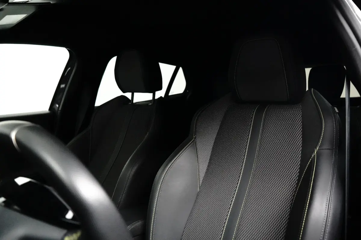 1.2 Hybrid 145 GT Rondomzicht Camera | Navigatie | Carplay | Leder/Stof | Adaptieve Cruise | Digitaal Dashboard | Climate | 360 camera | Achteruitrijcamera | Adaptieve Cruise Control