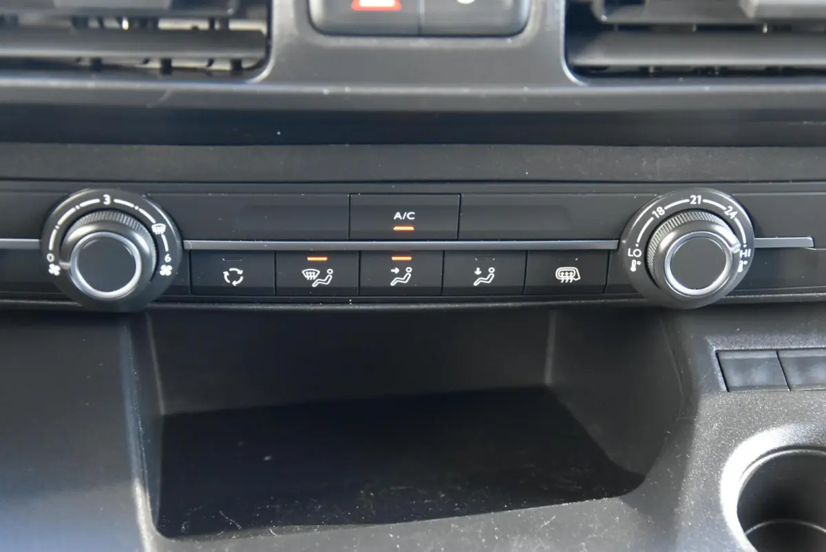 1.5D Airco Apple Carplay Navi Cruise PDC Trekhaak