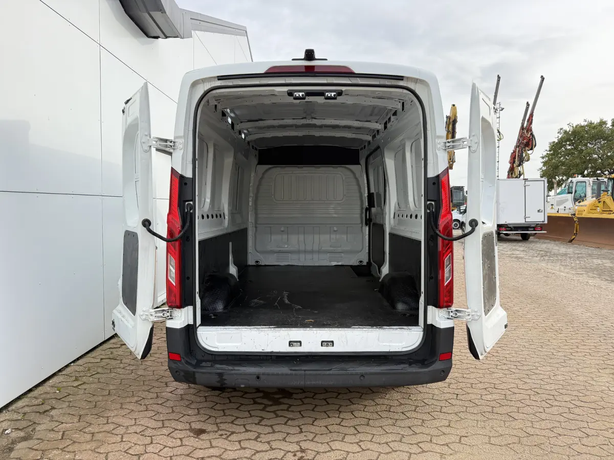 72kWh 204PK Elektrisch L3H2 280km WLTP ACC Stoelverwarming Snelladen Carplay LED Airco