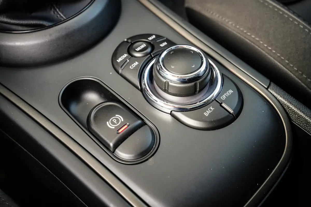 1.5 Cooper ALL4 Untamed Edition | Pano | Carplay | H&K | H.Leder | ACC | Groen metalic |