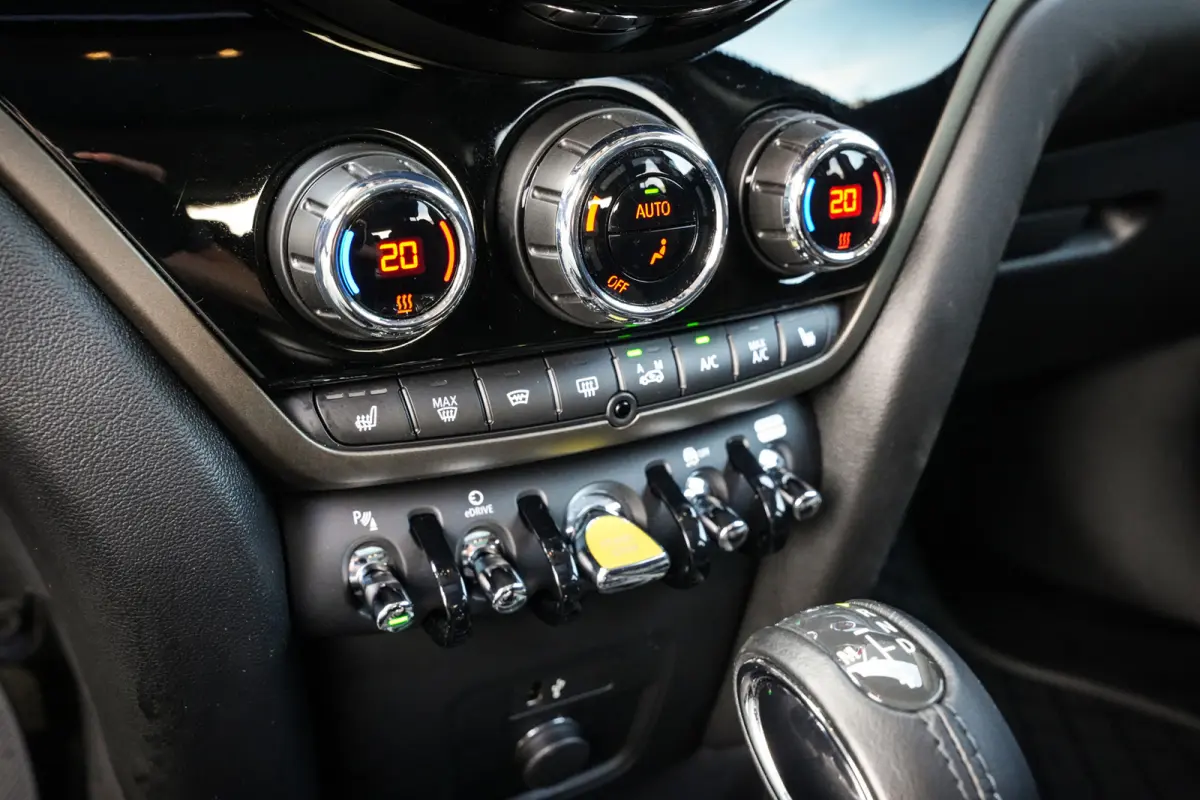 1.5 Cooper ALL4 Untamed Edition | Pano | Carplay | H&K | H.Leder | ACC | Groen metalic |
