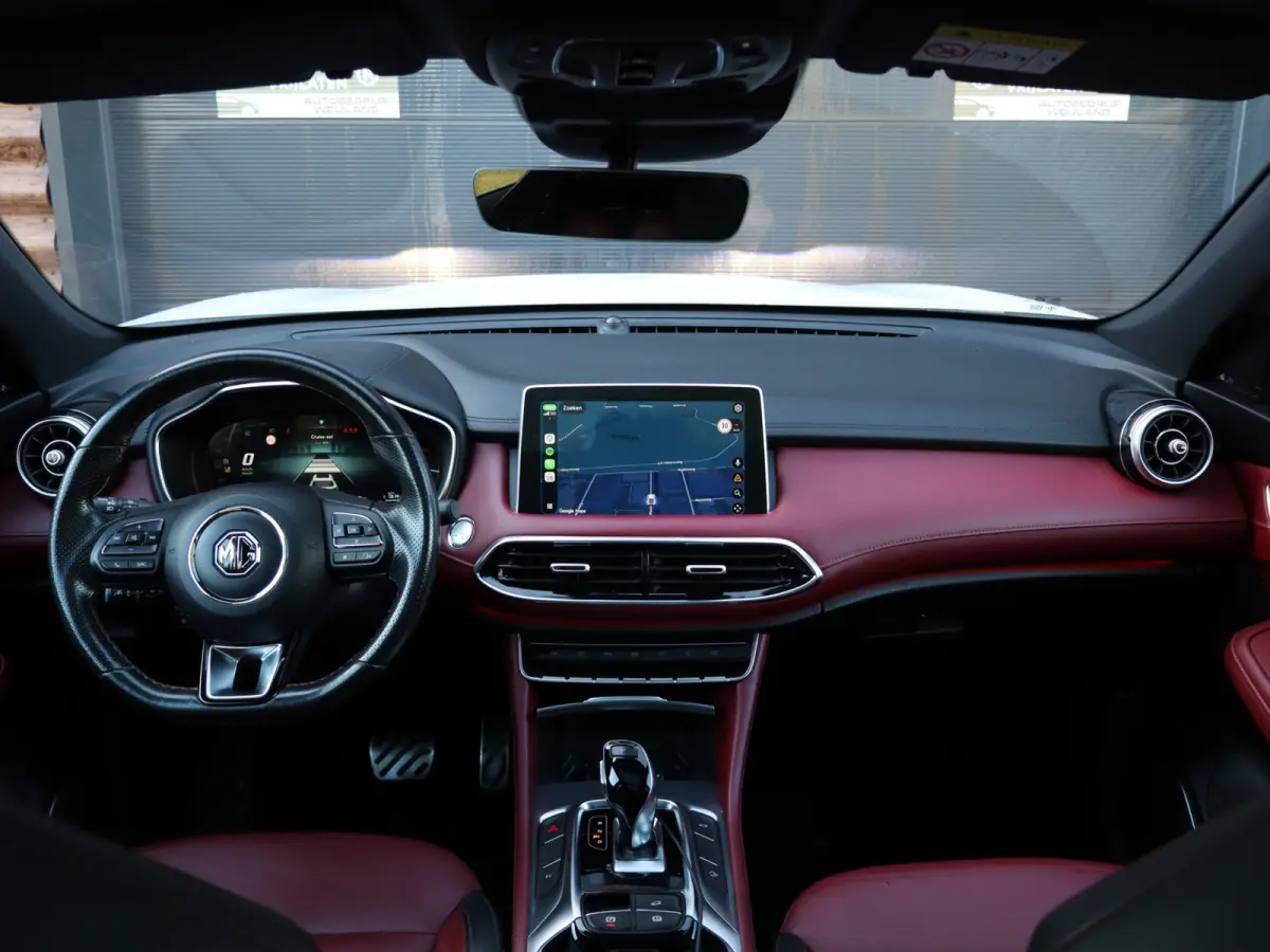 1.5 TGDI Luxury 258PK Black Edition panoramadak SOH 97% I Leer I elek.stoelen I apple carplay I 360 I Winterpakket I Panoramadak I
